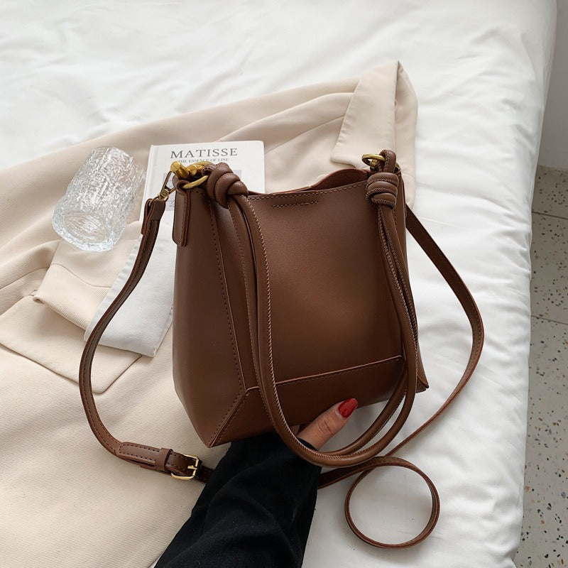 Fashionable Large Capacity Simple One Shoulder Crossbody Bag Retro Texture Bucket Bag Women's Bag